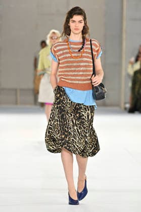 Dries Van Noten Women s Ready-to-Wear Spring Summer 2027 Collection Fashion Show during Paris Fashion Week, September 30, 2026 Dries Van Noten Women’s Ready-to-Wear Spring Summer 2027 Collection Fashion Show, during Paris Fashion Week, September 30, 2026, Paris, France  Copyright: xAgencex xBestimagexAgencex xBestimagex