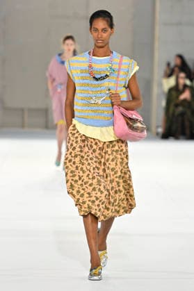 Dries Van Noten Women s Ready-to-Wear Spring Summer 2027 Collection Fashion Show during Paris Fashion Week, September 30, 2026 Dries Van Noten Women’s Ready-to-Wear Spring Summer 2027 Collection Fashion Show, during Paris Fashion Week, September 30, 2026, Paris, France  Copyright: xAgencex xBestimagexAgencex xBestimagex