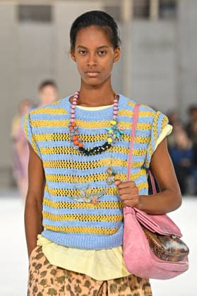 Dries Van Noten Women s Ready-to-Wear Spring Summer 2027 Collection Fashion Show during Paris Fashion Week, September 30, 2026 Dries Van Noten Women s Ready-to-Wear Spring Summer 2027 Collection Fashion Show, during Paris Fashion Week, September 30, 2026, Paris, France  Copyright: xAgencex xBestimagexAgencex xBestimagex