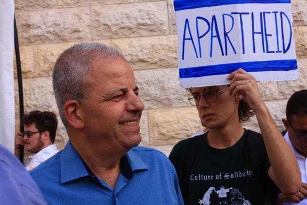 Protesters rally against Arab election disqualifications JERUSALEM, ISRAEL, OCTOBER 1, 2026: Activists protest outside the Israeli Supreme Court against the disqualification of Arab political parties and candidates from the upcoming parliamentary elections. The court began hearings on appeals against decisions by the Central Elections Committee to disqualify the Ra am and Joint List parties, as well as candidates Ofer Cassif and Sami Abu Shehadeh. National Security Minister Itamar Ben-Gvir, whose party sought the disqualification of Abu Shehadeh, also arrived at the court as supporters and opponents gathered outside. Jerusalem Israel Copyright: x xJacobxMiddleburghx xJNAxPressx