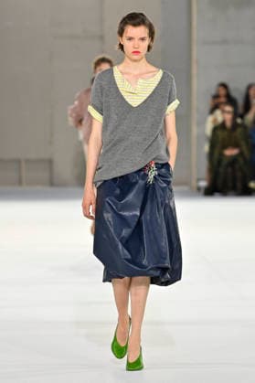 Dries Van Noten Women s Ready-to-Wear Spring Summer 2027 Collection Fashion Show during Paris Fashion Week, September 30, 2026 Dries Van Noten Women s Ready-to-Wear Spring Summer 2027 Collection Fashion Show, during Paris Fashion Week, September 30, 2026, Paris, France  Copyright: xAgencex xBestimagexAgencex xBestimagex