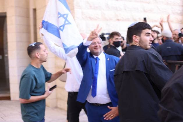 Protesters rally against Arab election disqualifications JERUSALEM, ISRAEL, OCTOBER 1, 2026: Activists protest outside the Israeli Supreme Court against the disqualification of Arab political parties and candidates from the upcoming parliamentary elections. The court began hearings on appeals against decisions by the Central Elections Committee to disqualify the Ra am and Joint List parties, as well as candidates Ofer Cassif and Sami Abu Shehadeh. National Security Minister Itamar Ben-Gvir, whose party sought the disqualification of Abu Shehadeh, also arrived at the court as supporters and opponents gathered outside. Jerusalem Israel Copyright: x xJacobxMiddleburghx xJNAxPressx