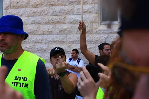Protesters rally against Arab election disqualifications JERUSALEM, ISRAEL, OCTOBER 1, 2026: Activists protest outside the Israeli Supreme Court against the disqualification of Arab political parties and candidates from the upcoming parliamentary elections. The court began hearings on appeals against decisions by the Central Elections Committee to disqualify the Ra am and Joint List parties, as well as candidates Ofer Cassif and Sami Abu Shehadeh. National Security Minister Itamar Ben-Gvir, whose party sought the disqualification of Abu Shehadeh, also arrived at the court as supporters and opponents gathered outside. Jerusalem Israel Copyright: x xJacobxMiddleburghx xJNAxPressx