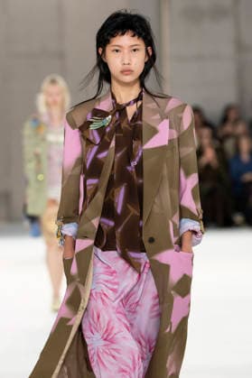 Dries Van Noten Women s Ready-to-Wear Spring Summer 2027 Collection Fashion Show during Paris Fashion Week, September 30, 2026 Dries Van Noten Women s Ready-to-Wear Spring Summer 2027 Collection Fashion Show, during Paris Fashion Week, September 30, 2026, Paris, France  Copyright: xAgencex xBestimagexAgencex xBestimagex