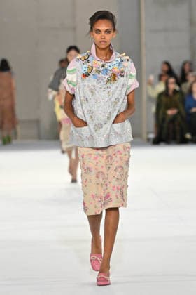 Dries Van Noten Women s Ready-to-Wear Spring Summer 2027 Collection Fashion Show during Paris Fashion Week, September 30, 2026 Dries Van Noten Women’s Ready-to-Wear Spring Summer 2027 Collection Fashion Show, during Paris Fashion Week, September 30, 2026, Paris, France  Copyright: xAgencex xBestimagexAgencex xBestimagex