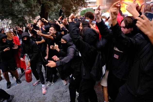 Protests at Lycée Audiberti PHOTOPQR NICE MATIN Patrice Lapoirie Antibes October 1, 2026 Student protests at Lycée Audiberti in Antibes, Antibes, southern France, October 1, 2026 Bordeaux, France, on October 1, 2026 A nationwide wave of school blockades and protests is spreading across France, with students demanding more teachers, better resources, and improved learning conditions. Students gathered outside their campuses, turning school gates into scenes of protest. The movement has now affected hundreds of schools across the country. Antibes, France  Copyright: xPHOTOPQR NICExMATIN MAXPPPxPatricexLapoiriex 20261001NIM7078 20261001NIM7078