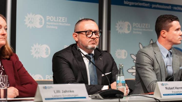 Press Conference Following the Hells Angels Raid in Duisburg ** FOR EDITORIAL USE ONLY ** EDITORIAL USE ONLY ** Portrait of Robert Hermann, Police Chief, at a press conference held by the HSPV NRW in Duisburg; Police and prosecutors take stock; How investigators plan to get at the Hells Angels’ money; Duisburg, October 1, 2026; Duisburg; Copyright TobiasxStern Copyright: TobiasxStern doc87u9nnshcv6o5ex01urs ,EDITORIAL USE ONLY Copyright: TobiasxStern