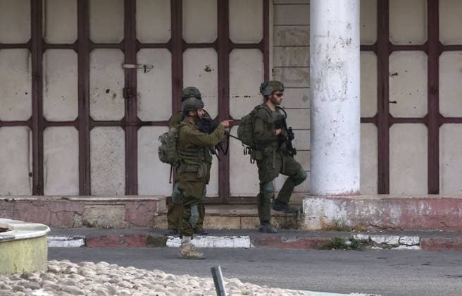October 1, 2026, Nablus, Palestine, State of: NABLUS, OCCUPIED WEST BANK, OCTOBER 1, 2026: Israeli soldiers guard Israeli settlers during a raid on Joseph s Tomb in the eastern part of Nablus. Hundreds of Israeli settlers entered the site to perform Jewish religious rituals under heavy protection from Israeli forces, which deployed military vehicles and imposed security restrictions around the area. Nablus Palestine, State of - ZUMAq101 20261001_zna_q101_087 Copyright: xNedalxShtiehx