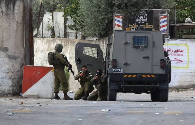 October 1, 2026, Nablus, Palestine, State of: NABLUS, OCCUPIED WEST BANK, OCTOBER 1, 2026: Israeli soldiers guard Israeli settlers during a raid on Joseph s Tomb in the eastern part of Nablus. Hundreds of Israeli settlers entered the site to perform Jewish religious rituals under heavy protection from Israeli forces, which deployed military vehicles and imposed security restrictions around the area. Nablus Palestine, State of - ZUMAq101 20261001_zna_q101_092 Copyright: xNedalxShtiehx