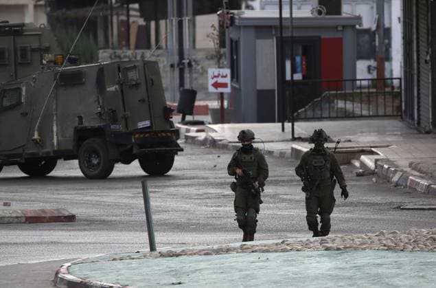 October 1, 2026, Nablus, Palestine, State of: NABLUS, OCCUPIED WEST BANK, OCTOBER 1, 2026: Israeli soldiers guard Israeli settlers during a raid on Joseph s Tomb in the eastern part of Nablus. Hundreds of Israeli settlers entered the site to perform Jewish religious rituals under heavy protection from Israeli forces, which deployed military vehicles and imposed security restrictions around the area. Nablus Palestine, State of - ZUMAq101 20261001_zna_q101_097 Copyright: xNedalxShtiehx