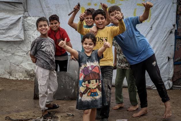 October 1, 2026, Gaza, Palestine, State of: GAZA Gaza, GAZA STRIP, OCTOBER 1, 2026: Palestinians go about their daily lives amid rainfall in Gaza City as rain affects streets and residential areas on Thursday evening. Gaza Palestine, State of - ZUMAq101 20261001_zna_q101_099 Copyright: xMohammedxMxSkaikx