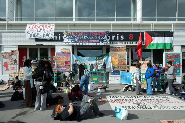 Paris 8 University blocked by students The entrance to Paris 8 University is blocked during a student mobilization in Saint-Denis, north of Paris, on October 1, 2026. University campuses have joined high school students in a nationwide movement involving blockades of educational institutions across France. Paris - St. Denis France Copyright: xNikxErikxNeubauerx DSC_8212