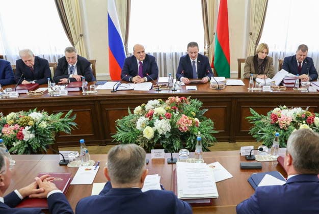 BELARUS, MINSK - OCTOBER 1, 2026: Russia s Prime Minister Mikhail Mishustin and his Belarusian counterpart Alexandr Turchin (L-R centre) attend a meeting of the Council of Ministers of the Union State of Russia and Belarus at the House of the Belarusian Government Minsk Belarus - ZUMAt113 20261001_zaa_t113_141 Copyright: xAlexanderxRyuminx