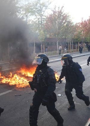 Students Prostest - Aubervilliers Clash between (CRS) Republican Security Corps and Student in front of Le Corbusier secondary school in Aubervilliers, North of Paris, on October 1, 2026 as they continue their protest to demand the hiring of substitute teachers, increased resources, and decent learning conditions. Photo by Raphael Lafargue ABACAPRESS.COM Aubervilliers Ile-de-France France  Copyright: xLafarguexRaphael ABACAx