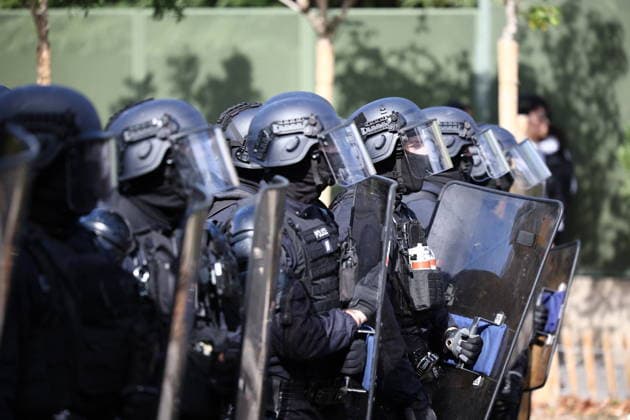 Students Prostest - Aubervilliers Clash between (CRS) Republican Security Corps and Student in front of Le Corbusier secondary school in Aubervilliers, North of Paris, on October 1, 2026 as they continue their protest to demand the hiring of substitute teachers, increased resources, and decent learning conditions. Photo by Raphael Lafargue ABACAPRESS.COM Aubervilliers Ile-de-France France  Copyright: xLafarguexRaphael ABACAx