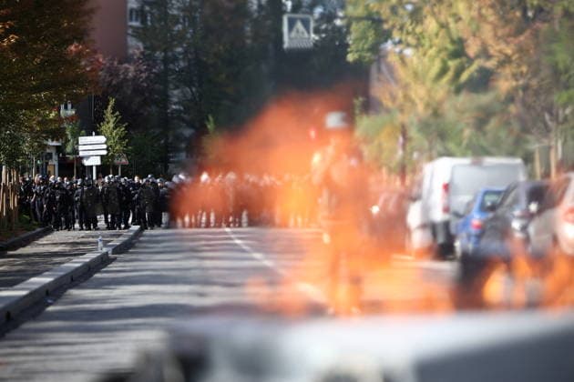Students Prostest - Aubervilliers Fire involving trash bins and bicycles. Clash between (CRS) Republican Security Corps and Student in front of Le Corbusier secondary school in Aubervilliers, North of Paris, on October 1, 2026 as they continue their protest to demand the hiring of substitute teachers, increased resources, and decent learning conditions. Photo by Raphael Lafargue ABACAPRESS.COM Aubervilliers Ile-de-France France Copyright: xLafarguexRaphael ABACAx