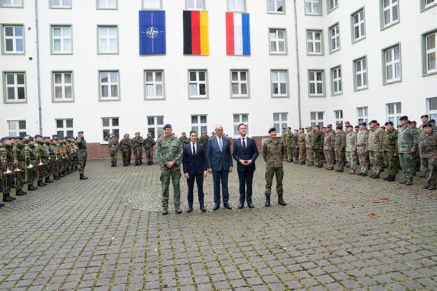 Visit by the German-Dutch Corps with Federal Chancellor Merz and General Freuding, together with Rob Jetten, Prime Minister of the Netherlands; Federal Chancellor Friedrich Merz; NATO Secretary General Mark Ruette; and Lieutenant General Peter Mirow, during the military honors rendered by the 1st German-Dutch Corps, Münster, October 1, 2026, Münster, North Rhine-Westphalia, Germany