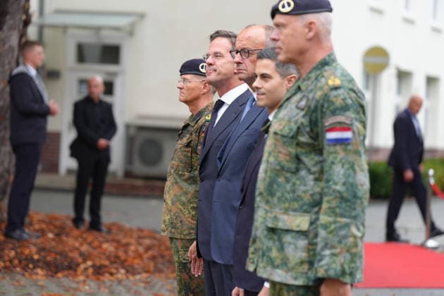Visit by the German-Dutch Corps with Federal Chancellor Merz; General Freuding, together with Rob Jetten, Prime Minister of the Netherlands, Federal Chancellor Friedrich Merz, and NATO Secretary General Mark Ruette, as well as Lieutenant General Peter Mirow, attended the military honors rendered by the 1st German-Dutch Corps in Münster, October 1, 2026, Münster, North Rhine-Westphali