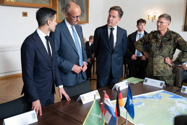 Visit to the German-Dutch Corps by Federal Chancellor Merz and Rob Jetten, Prime Minister of the Netherlands, together with Federal Chancellor Friedrich Merz, NATO Secretary General Mark Ruette listen intently to the remarks by Lieutenant General Peter Mirow, who is holding a map of Europe during a visit to the 1st German-Dutch Corps, Münster, October 1, 2026, Münste