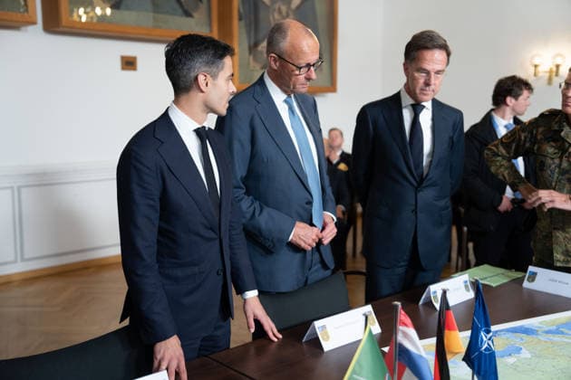 Visit to the German-Dutch Corps by Federal Chancellor Merz and Rob Jetten, Prime Minister of the Netherlands, together with Federal Chancellor Friedrich Merz, NATO Secretary General Mark Ruette listen intently to the remarks by Lieutenant General Peter Mirow, who is holding a map of Europe during a visit to the 1st German-Dutch Corps, Münster, October 1, 2026, Münste