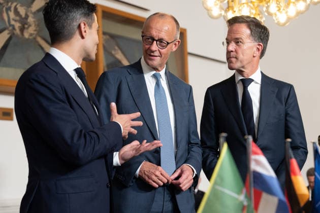 Visit to the German-Dutch Corps with Federal Chancellor Merz; Rob Jetten, Prime Minister of the Netherlands, in close discussion with Federal Chancellor Friedrich Merz and NATO Secretary General Mark Ruette during a visit to the 1st German-Dutch Corps, Münster, October 1, 2026, Münster, North Rhine-Westphalia, Germany