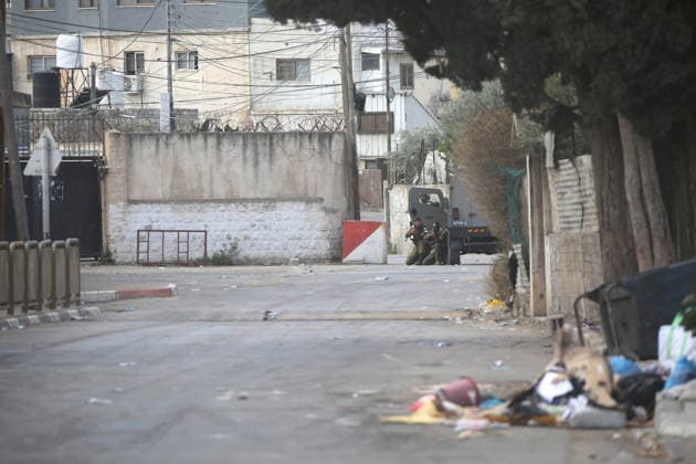 Israel enforces Security as Jewish visitors arrive to pray during the festival of Sukkot in Nablus, Palestine Soldiers take cover and aim their rifles near a checkpoint surrounding Joseph s Tomb —a religious site that is a point of contention between Israelis and Palestinians—as Jewish visitors arrive late at night to pray there during the festival of Sukkot; the shrine is located in an area under... Nablus Palestine Copyright: xNasserxishatyehx xSOPAxImagesx Nishtayeh686
