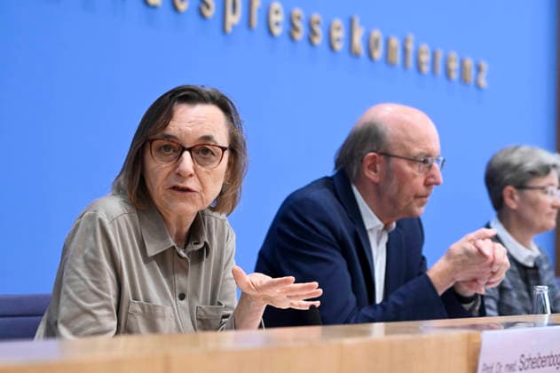 ABB BPK Carmen Scheibenbogen, German hematologist-oncologist and professor of immunology at Charité in Berlin; Prof. Dr. Norbert Suttorp from the Interdisciplinary Group for Infectious Diseases, Pulmonology, and Critical Care Medicine; Regina Therese Riphahn, a German economist; Top