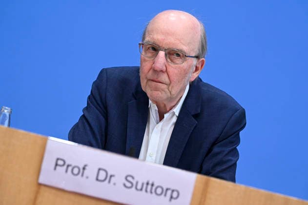 ABB BPK Prof. Dr. Norbert Suttorp from the Interdisciplinary Group for Infectious Diseases, Pulmonology, and Critical Care Medicine Topic: Presentation of a Report on Post-Infectious Diseases—Care, Research, and Prevention, Using Long COVID as an Example—at the BPK Federal Press Conference in Berlin on October 1, 2026, Berlin, Germany