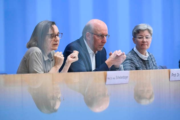 ABB BPK Carmen Scheibenbogen, German hematologist-oncologist and professor of immunology at Berlin’s Charité; Prof. Dr. Norbert Suttorp from the Department of Infectious Diseases, Pulmonology, and Critical Care Medicine; Regina Therese Riphahn, a German economist; Topic: Presentatio