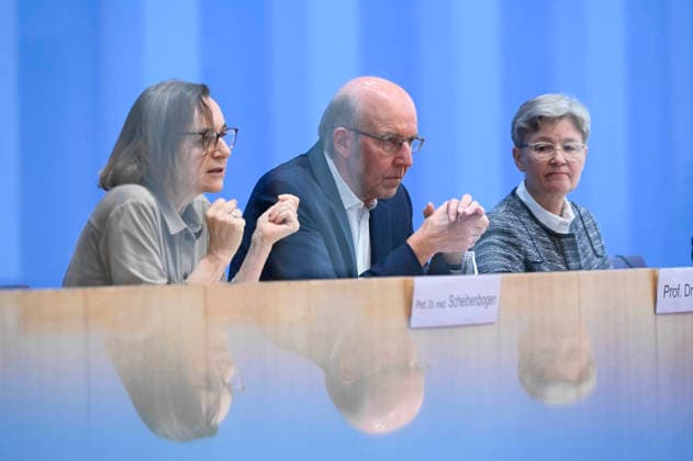 ABB BPK Carmen Scheibenbogen, German hematologist-oncologist and professor of immunology at Berlin’s Charité; Prof. Dr. Norbert Suttorp from the Department of Infectious Diseases, Pulmonology, and Critical Care Medicine; Regina Therese Riphahn, a German economist; Topic: Presentatio