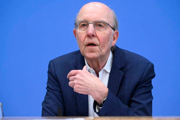 ABB BPK Prof. Dr. Norbert Suttorp from the Department of Infectious Diseases, Pulmonology, and Critical Care Medicine Topic: Presentation of a report on post-infectious diseases—care, research, and prevention—using Long COVID as an example at the BPK Federal Press Conference in Berlin on October 1, 2026, Berlin, Germany