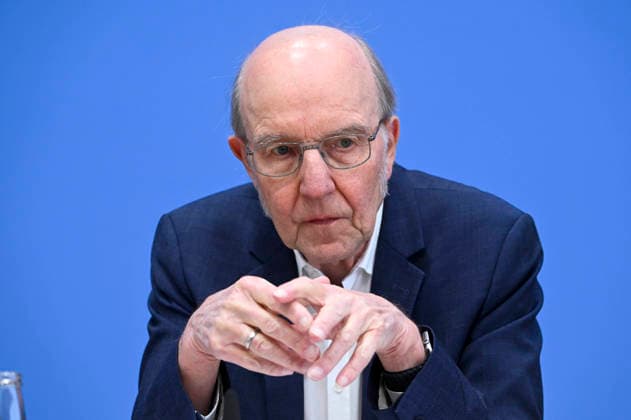ABB BPK Prof. Dr. Norbert Suttorp from the Interdisciplinary Group for Infectious Diseases, Pulmonology, and Critical Care Medicine Topic: Presentation of a Report on Post-Infectious Diseases—Care, Research, and Prevention, Using Long COVID as an Example—at the BPK Federal Press Conference in Berlin on October 1, 2026, Berlin, Germany