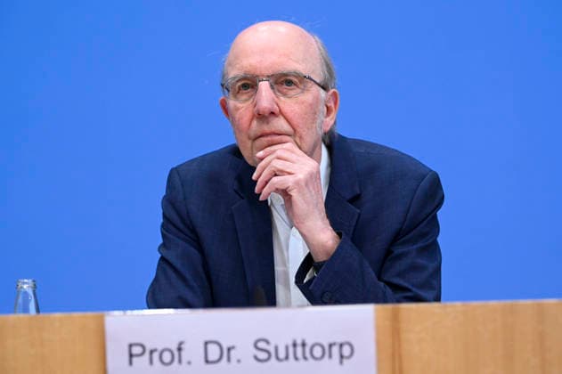 ABB BPK Prof. Dr. Norbert Suttorp from the Interdisciplinary Group for Infectious Diseases, Pulmonology, and Critical Care Medicine Topic: Presentation of a report on post-infectious diseases—care, research, and prevention—using Long COVID as an example at the BPK Federal Press Conference in Berlin on October 1, 2026, Berlin, Germany