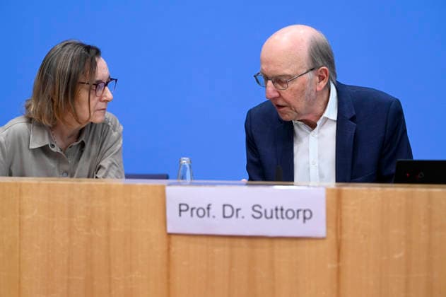 ABB BPK Carmen Scheibenbogen, a German hematologist-oncologist and professor of immunology at Charité in Berlin; Prof. Dr. Norbert Suttorp from the Interdisciplinary Group for Infectious Diseases, Pulmonology, and Critical Care Medicine Topic: Presentation of a Report on Post-Infectious Diseases—Care, Research, and Prevention, Using Long COVI