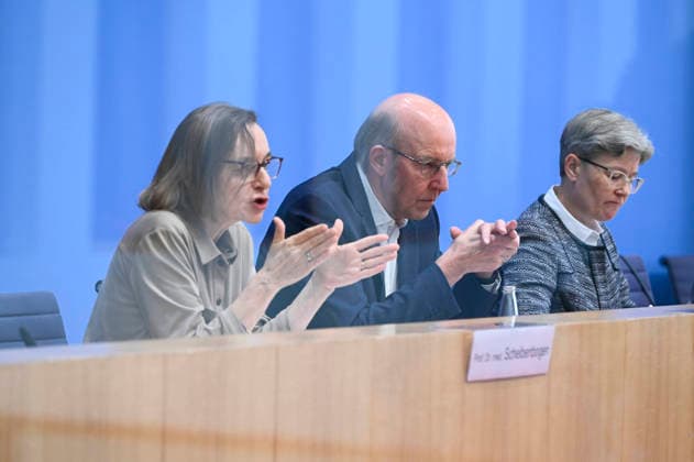 ABB BPK Carmen Scheibenbogen, German hematologist-oncologist and professor of immunology at Charité in Berlin; Prof. Dr. Norbert Suttorp from the Department of Infectious Diseases, Pulmonology, and Critical Care Medicine; Regina Therese Riphahn, a German economist; Topic: Presentati