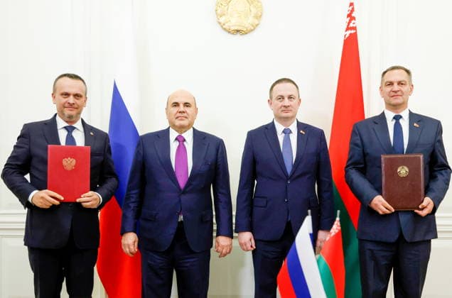 BELARUS, MINSK - OCTOBER 1, 2026: Russia s Transport Minister Andrei Nikitin, Russia s Prime Minister Mikhail Mishustin, Belarus Prime Minister Alexander Turchin and Belarus Transport and Communications Minister Alexei Lyakhnovich (L-R) are pictured during a signing ceremony after a meeting of the Council of Ministers of the Union State of Russia and Belarus at the House of the Belarusian Government Minsk Belarus  - ZUMAt113 20261001_zaa_t113_160 Copyright: xDmitryxAstakhovx