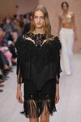 PFW - Chloe Runway A model walks the runway during the Chloe Ready to Wear Spring Summer 2027 fashion show as part of Paris Fashion Week on October 1, 2026 in Paris, France. Photo by Alain-Gil Gonzalez ABACAPRESS.COM Paris Ile-de-France France  Copyright: xGonzalezxAlain-Gil ABACAx