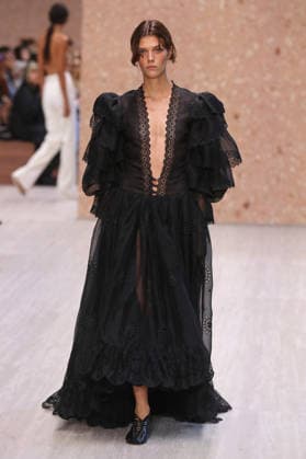 PFW - Chloe Runway A model walks the runway during the Chloe Ready to Wear Spring Summer 2027 fashion show as part of Paris Fashion Week on October 1, 2026 in Paris, France. Photo by Alain-Gil Gonzalez ABACAPRESS.COM Paris Ile-de-France France  Copyright: xGonzalezxAlain-Gil ABACAx
