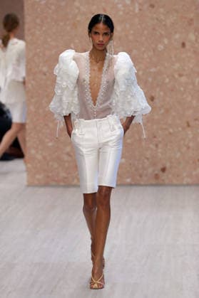 PFW - Chloe Runway A model walks the runway during the Chloe Ready to Wear Spring Summer 2027 fashion show as part of Paris Fashion Week on October 1, 2026 in Paris, France. Photo by Alain-Gil Gonzalez ABACAPRESS.COM Paris Ile-de-France France  Copyright: xGonzalezxAlain-Gil ABACAx