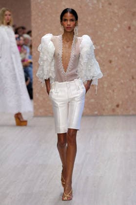 PFW - Chloe Runway A model walks the runway during the Chloe Ready to Wear Spring Summer 2027 fashion show as part of Paris Fashion Week on October 1, 2026 in Paris, France. Photo by Alain-Gil Gonzalez ABACAPRESS.COM Paris Ile-de-France France  Copyright: xGonzalezxAlain-Gil ABACAx