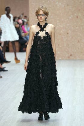 PFW - Chloe Runway A model walks the runway during the Chloe Ready to Wear Spring Summer 2027 fashion show as part of Paris Fashion Week on October 1, 2026 in Paris, France. Photo by Alain-Gil Gonzalez ABACAPRESS.COM Paris Ile-de-France France  Copyright: xGonzalezxAlain-Gil ABACAx
