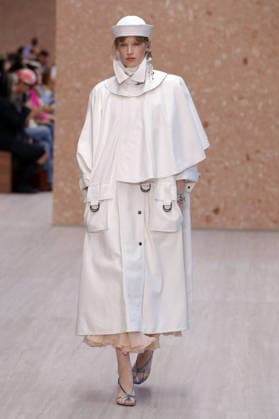 PFW - Chloe Runway A model walks the runway during the Chloe Ready to Wear Spring Summer 2027 fashion show as part of Paris Fashion Week on October 1, 2026 in Paris, France. Photo by Alain-Gil Gonzalez ABACAPRESS.COM Paris Ile-de-France France  Copyright: xGonzalezxAlain-Gil ABACAx