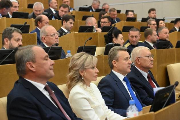 Moscow. The first session of the State Duma of the Russian Federation of the ninth convocation. State Duma deputies Anatoly Vyborny (second from right) and Oleg Morozov (right) during the session. KomsomolskayaxPravda