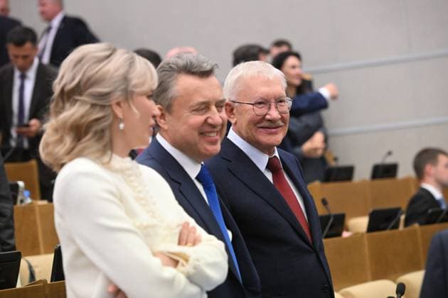Moscow. The first session of the State Duma of the Russian Federation of the ninth convocation. State Duma deputies Anatoly Vyborny (center) and Oleg Morozov (right) before the session. KomsomolskayaxPravda