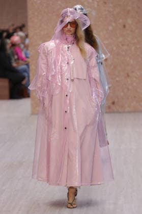 PFW - Chloe Runway A model walks the runway during the Chloe Ready to Wear Spring Summer 2027 fashion show as part of Paris Fashion Week on October 1, 2026 in Paris, France. Photo by Alain-Gil Gonzalez ABACAPRESS.COM Paris Ile-de-France France  Copyright: xGonzalezxAlain-Gil ABACAx