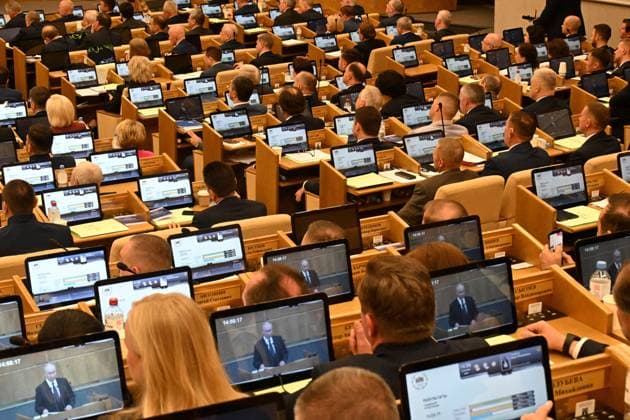 Moscow. The first session of the State Duma of the Russian Federation of the ninth convocation. Deputies before Russian President Vladimir Putin s address. KomsomolskayaxPravda