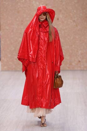 PFW - Chloe Runway A model walks the runway during the Chloe Ready to Wear Spring Summer 2027 fashion show as part of Paris Fashion Week on October 1, 2026 in Paris, France. Photo by Alain-Gil Gonzalez ABACAPRESS.COM Paris Ile-de-France France  Copyright: xGonzalezxAlain-Gil ABACAx