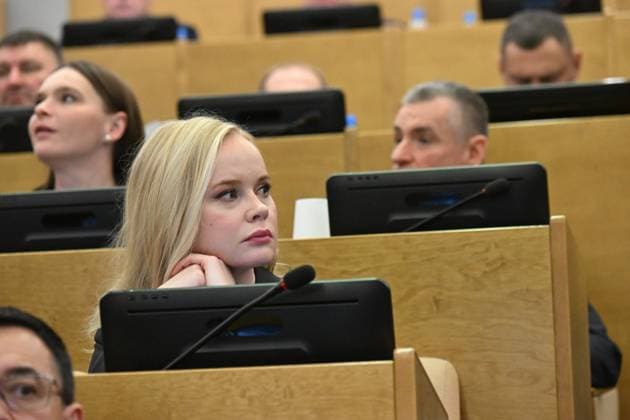 Moscow. The first session of the State Duma of the Russian Federation of the ninth convocation. Eleonora Kavshar, Chair of the State Duma Committee on Labor, Social Policy, and Veterans Affairs, speaks before the session. KomsomolskayaxPravda