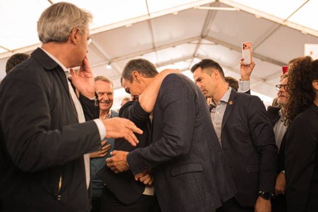 Pedro Sánchez Visits O Grove, Pontevedra: Prime Minister Pedro Sánchez during a visit to the 63rd edition of the Seafood Festival on October 1, 2026, O Grove, Pontevedra, Galicia, Spain The O Grove Seafood Festival is a unique culinary event that celebrates the tradition and abundance of Galician seafood every fall in O Grove, Pontevedra October 1, 2026 Elena Ferná O Grove, Pontevedra, Galicia O Grove, Pontevedra, Galicia, Spain  Copyright: xElenaxFernandezx 7812995
