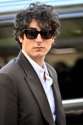 PFW Balenciaga Outside Arrivals JR Guest arriving at the Balenciaga show during Paris Fashion Week, in Paris, France on 1 October 2026. Photo by Julien Reynaud APS-Medias ABACAPRESS.COM Paris France  Copyright: xReynaudxJulien APS-Medias ABACAx